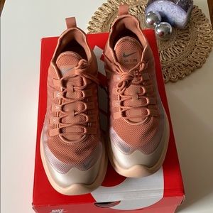 Nike Air Max Axis
